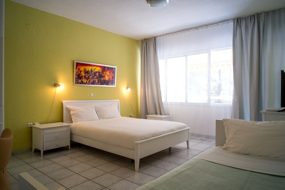 Фото Dryades Hotel