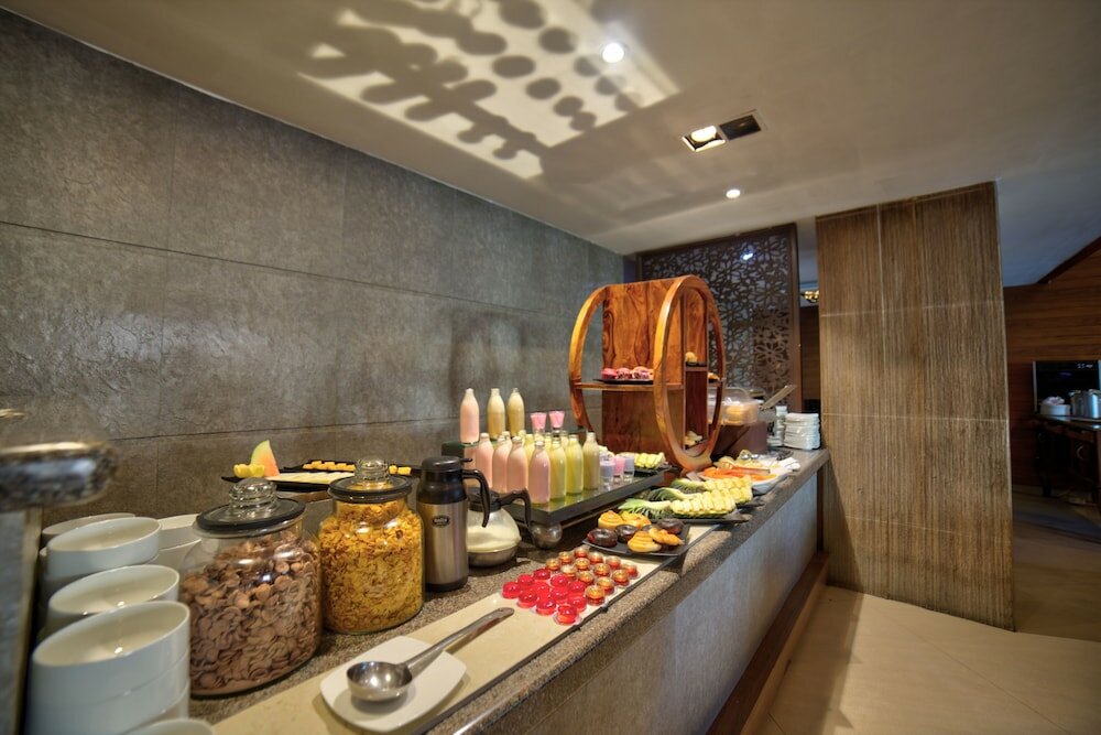 Фото Goldfinch Hotel Mangalore