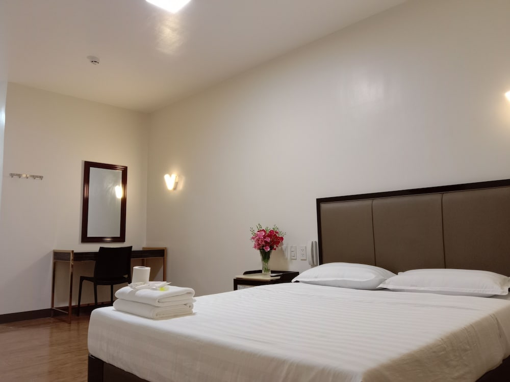 Фото Meaco Royal Hotel- Lucena