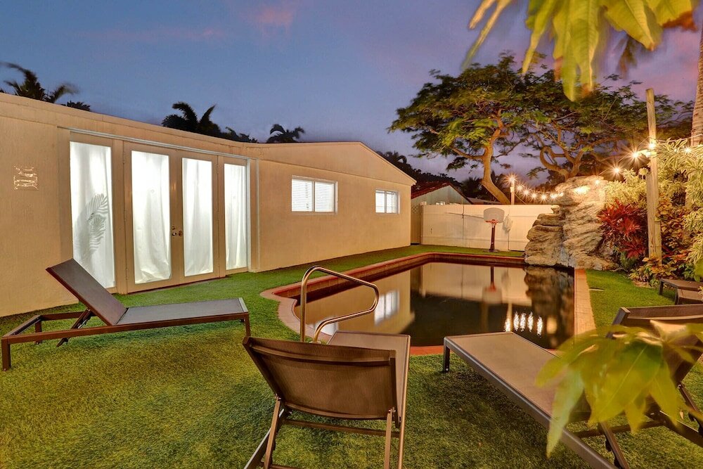 Фото Private Heated Pool 3br with Water View