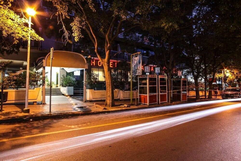 Фото отеля 2