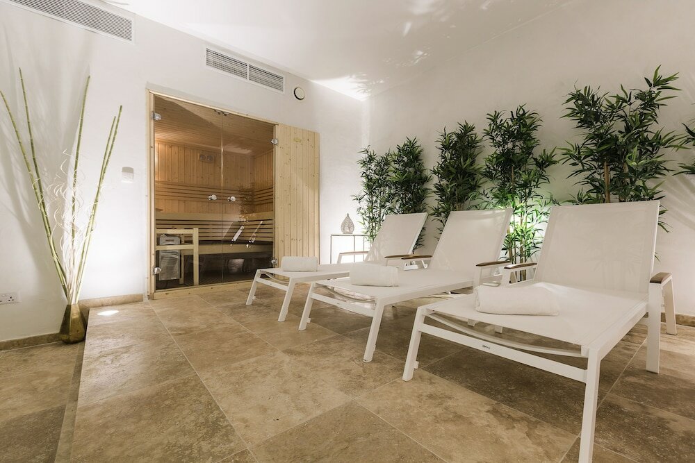 Фото Two Pillows Boutique Hostel