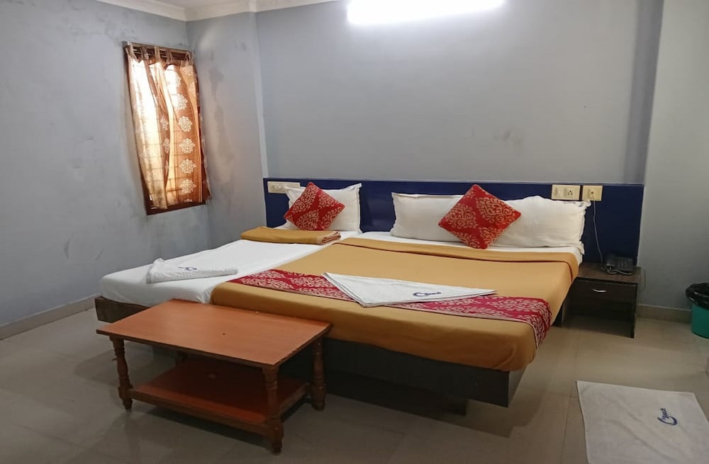 Фото Hotel Nadaradjane Residency