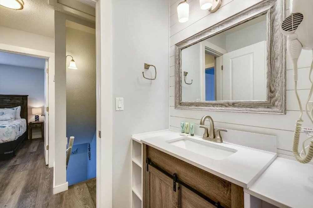 Фото Happy Herron by Book That Condo