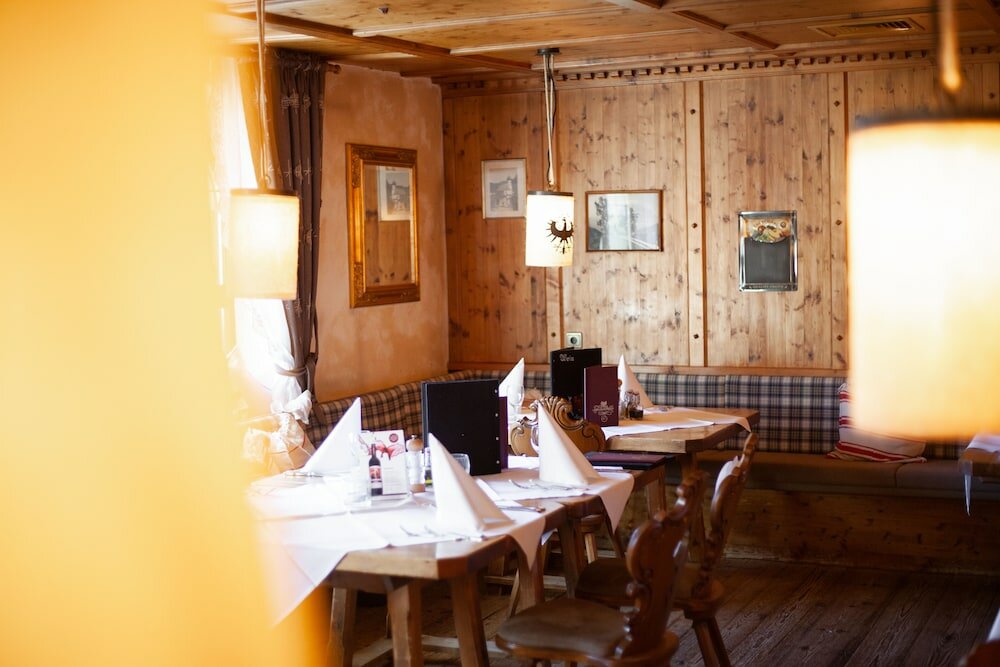 Фото Hotel Schwarzer Adler