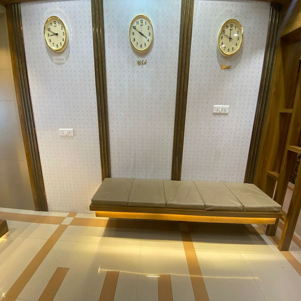 Фото Hotel Bkc Crown - Near Trade Centre