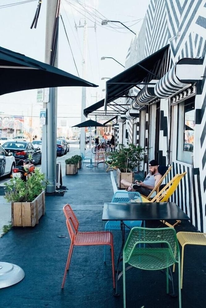 Фото Biscayne Deluxe Unit, 2br/1bath, Free Parking, Garden & BBQ!