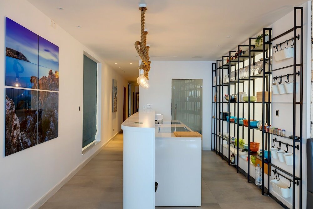 Фото Superb Seafront Family Apartment