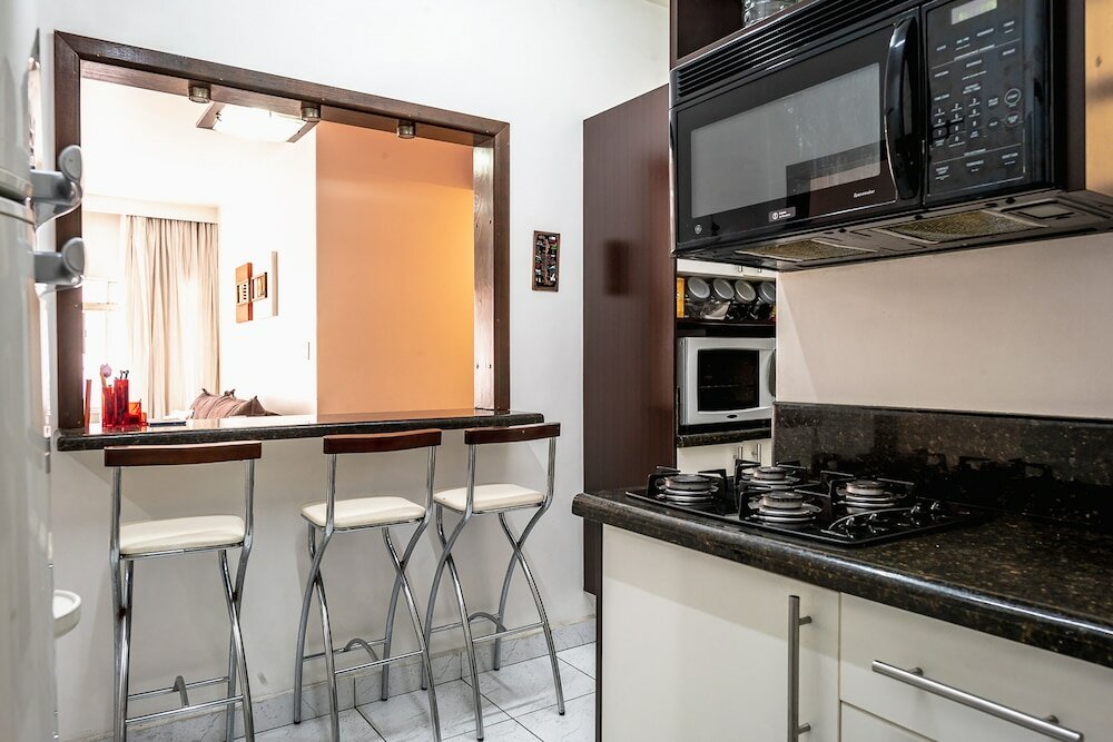 Фото Ape tamanho família com garagem