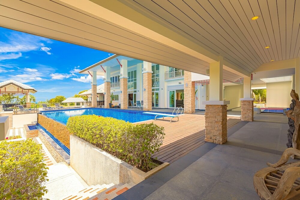 Фото Luxury Mansion 6 Br on Golf Course Jb