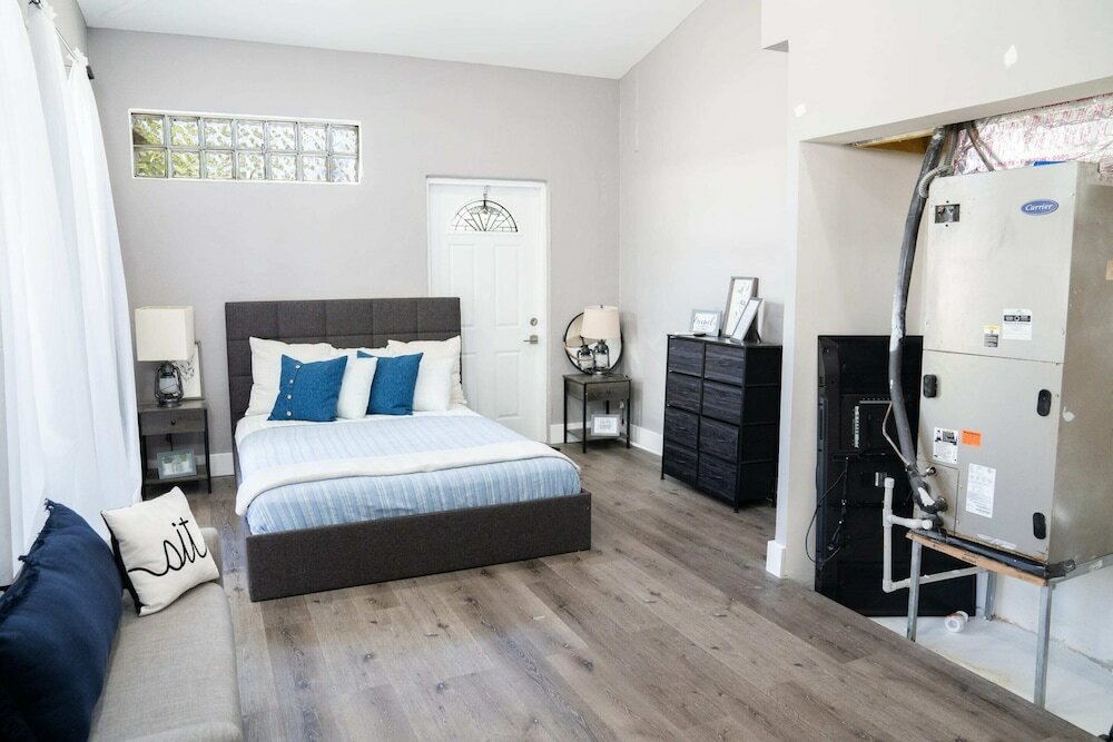 Фото Cozy House With Patio, Fireplace, Parking - Hollywood, Florida