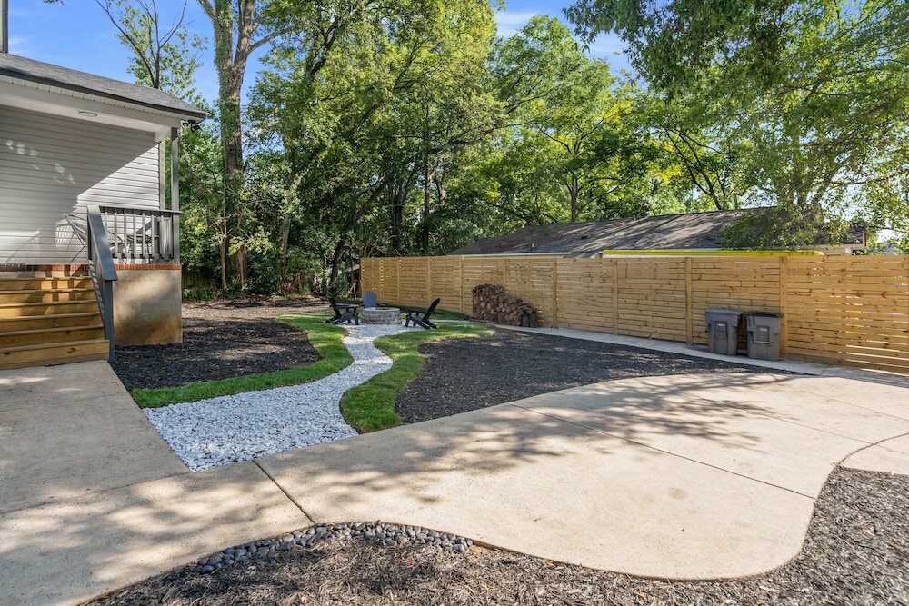 Фото Charlotte Spacious Home