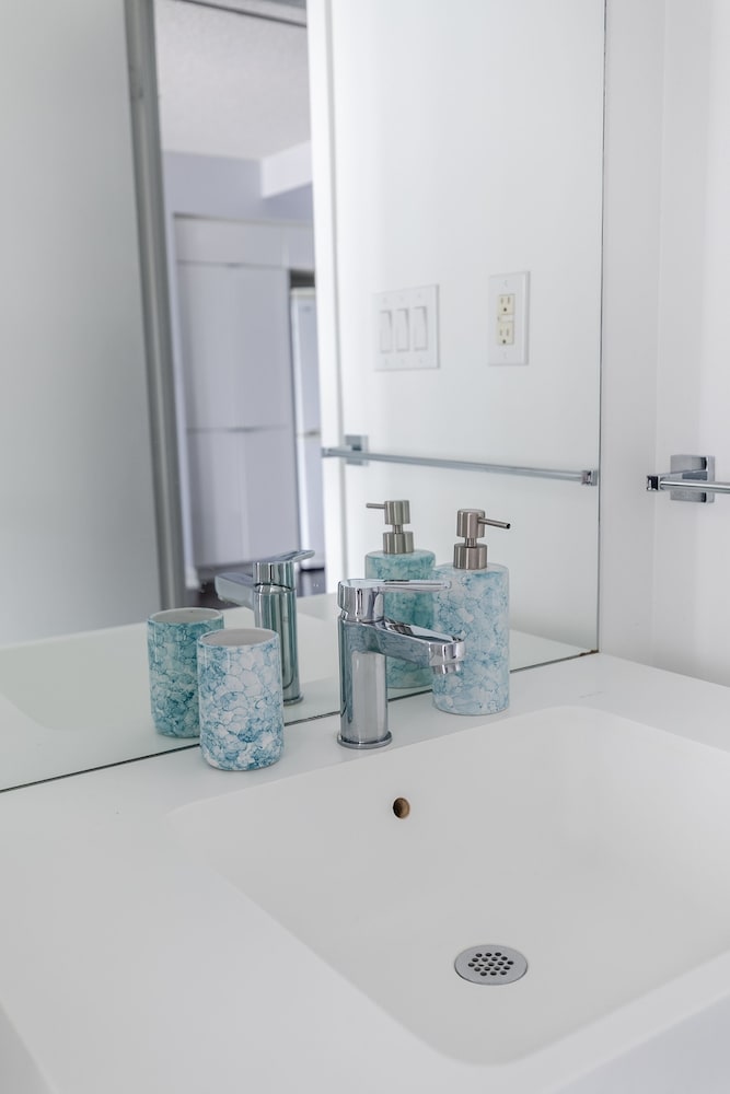 Фото Marvelous Elegant Downtown Apartments