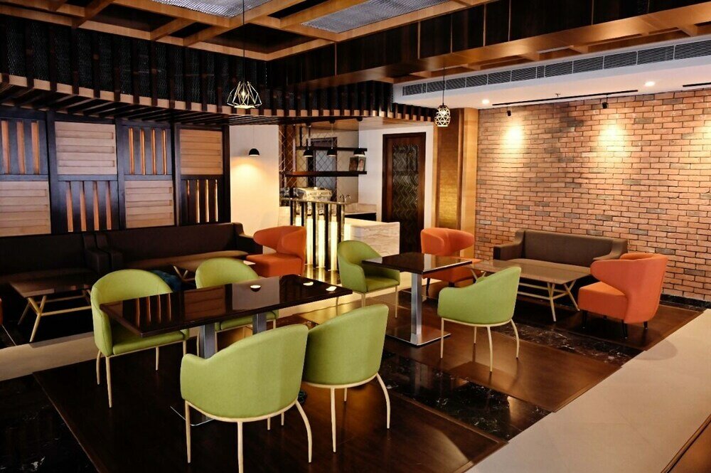 Фото Pristine Hotel