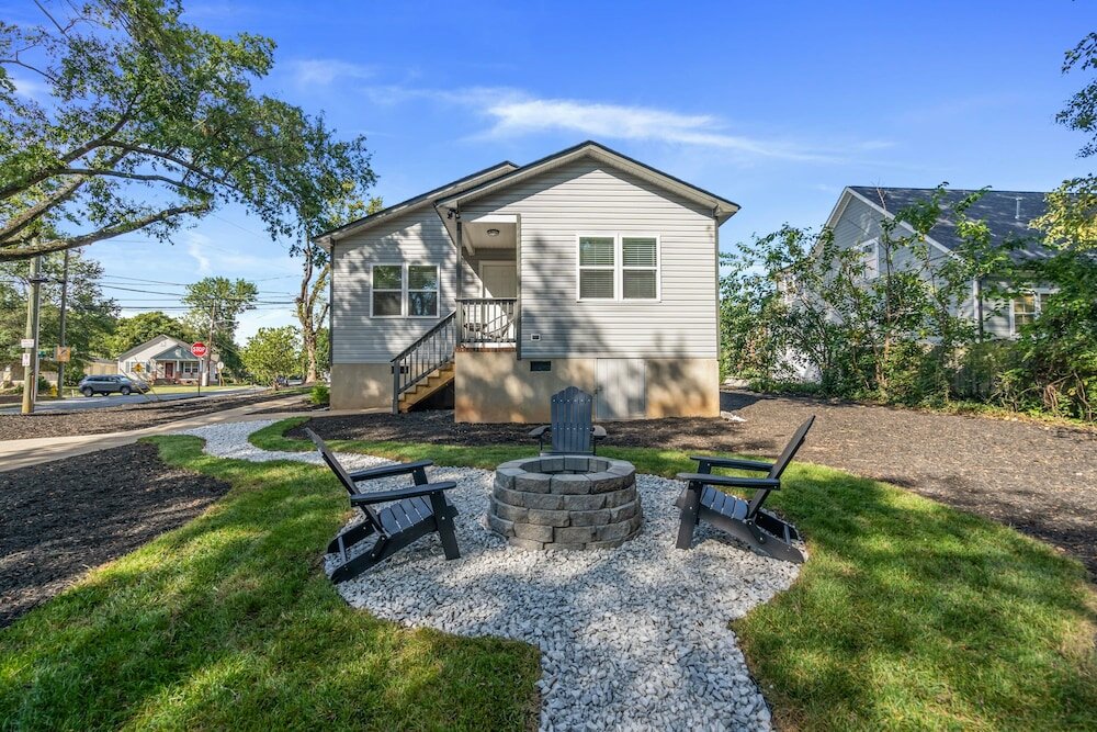 Фото Charlotte Spacious Home