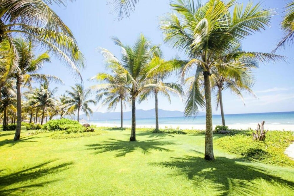 Фото Luxury Danang Beach Pool Villa