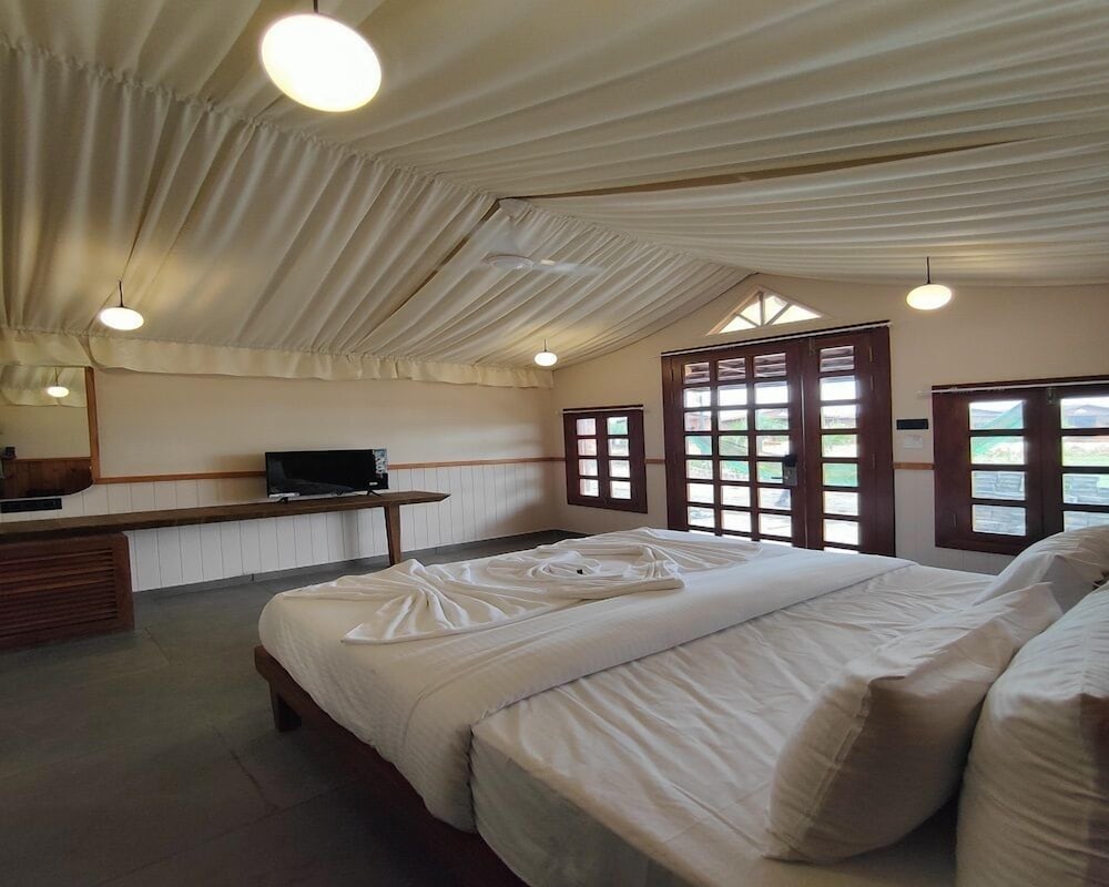 Фото Nirvana Resort and Restaurant