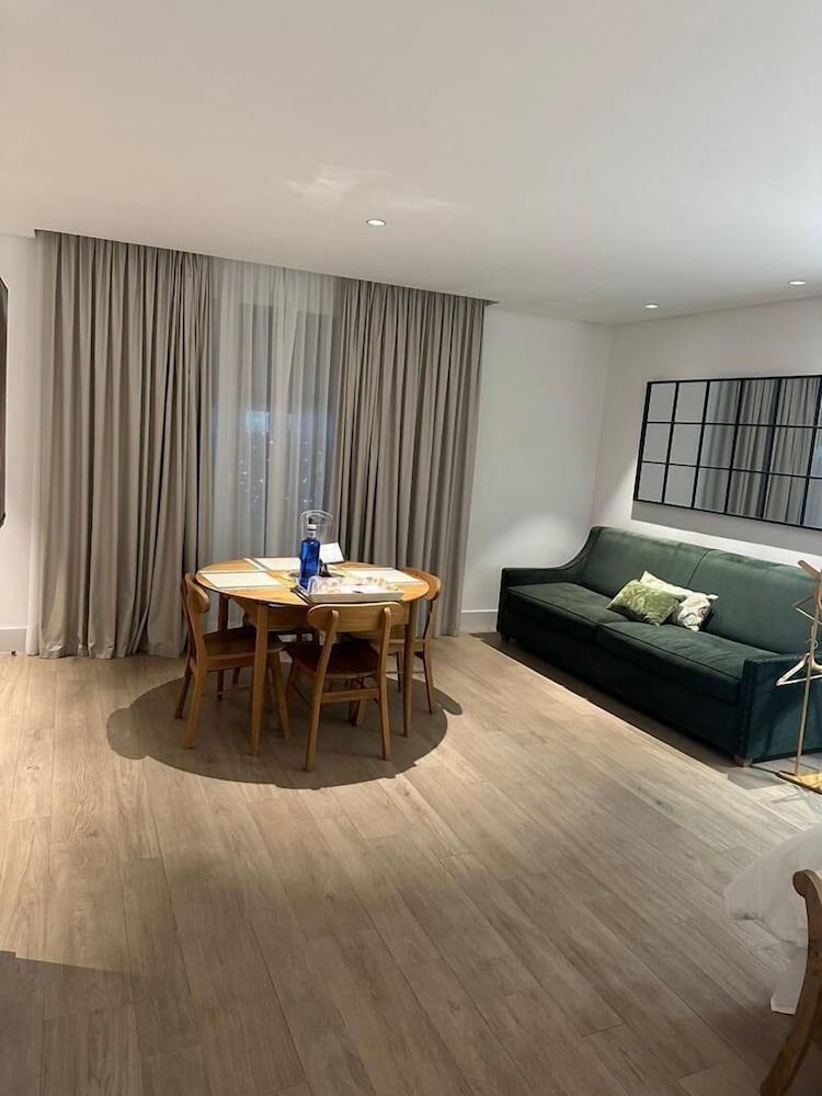 Фото Apartamentos Turísticos La Plaza