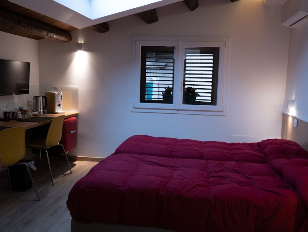 Фото San Francesco Rooms L. T.