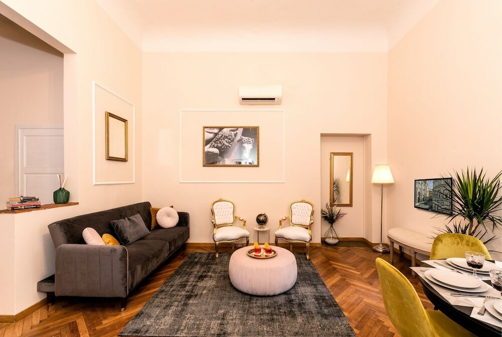 Фото New Florence palazzo - 3 Bedrooms - Private Terrace - Wifi