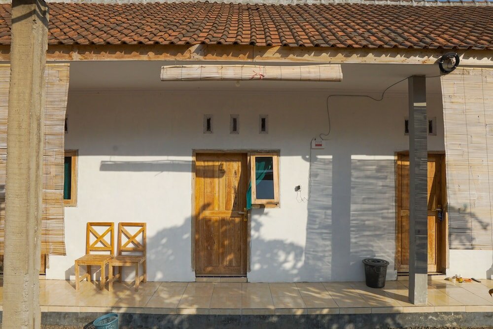 Фото Spot On 1746 Putri Kuning Residence - Campus Accommodation