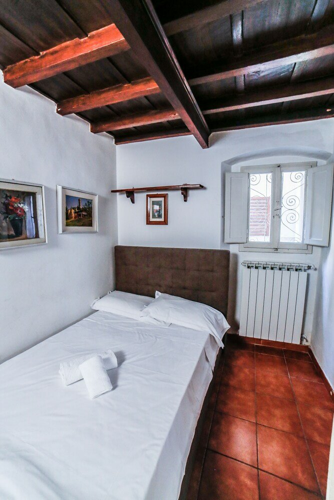 Фото Traditional apt Close to The Duomo - private yard!
