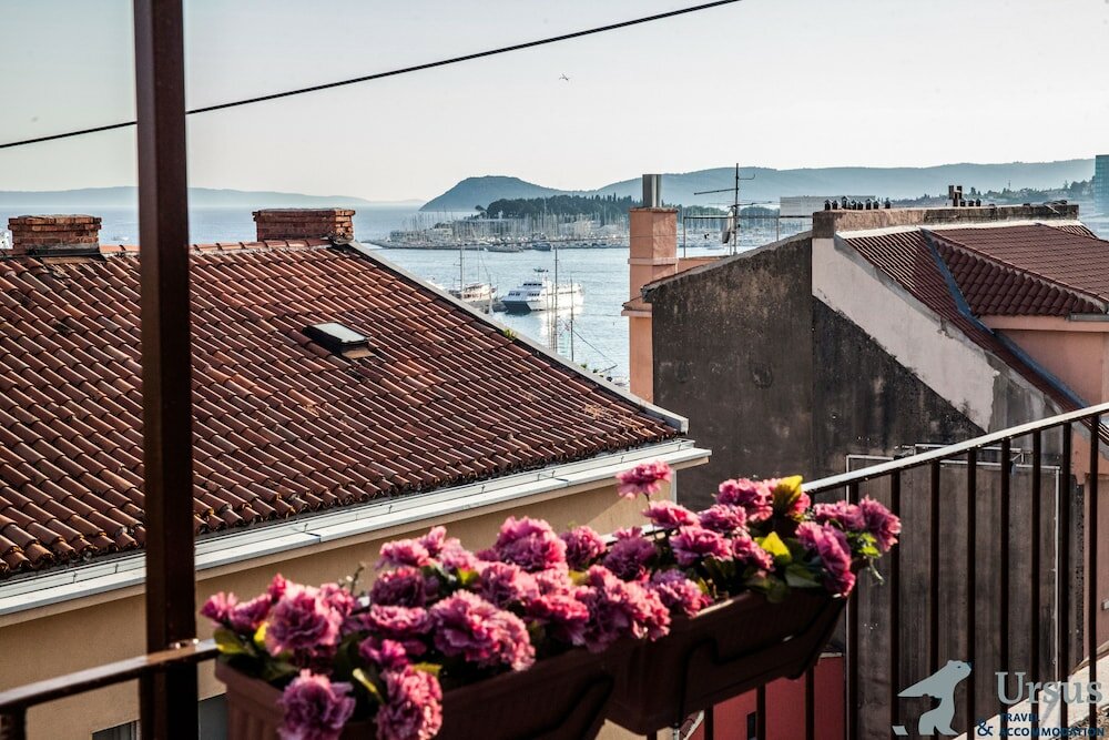 Фото Royal View Apartment