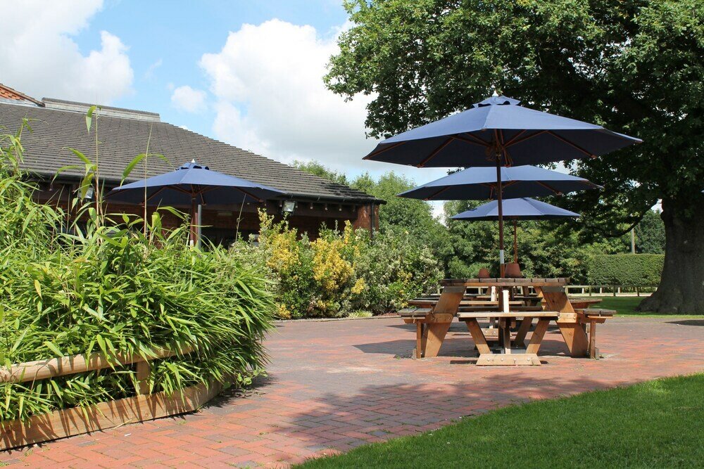 Фото Oak Farm Hotel