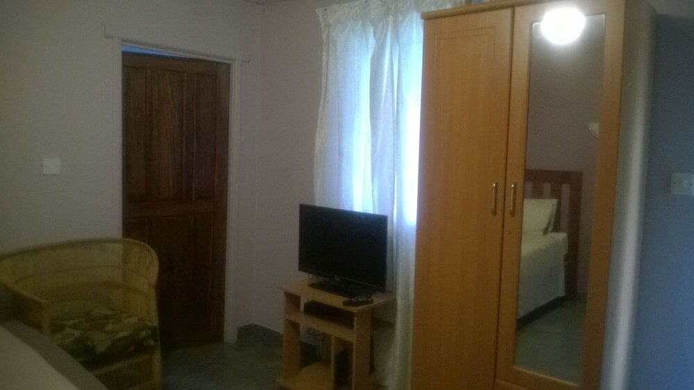 Фото Gloria's Bed and Breakfast