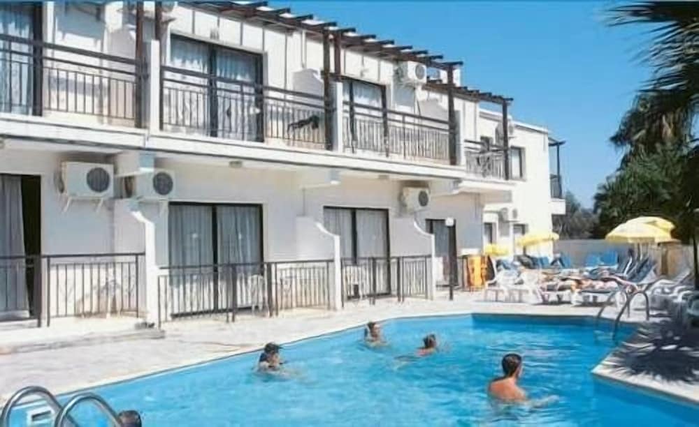 Фото Crystallo Apartments