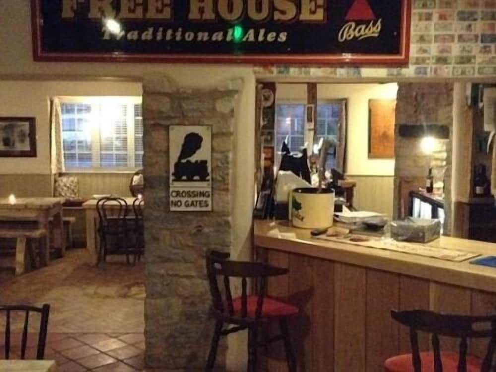 Фото The Cross Keys Inn