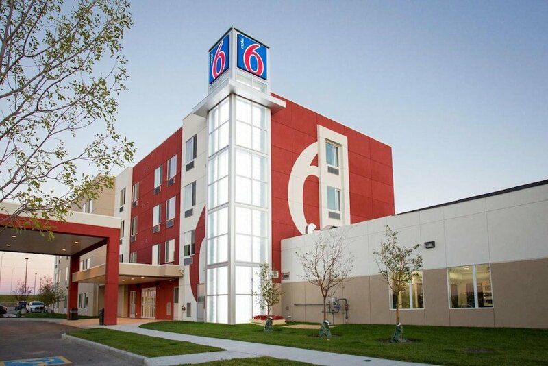 Гостиница Motel 6 Airdrie, Ab