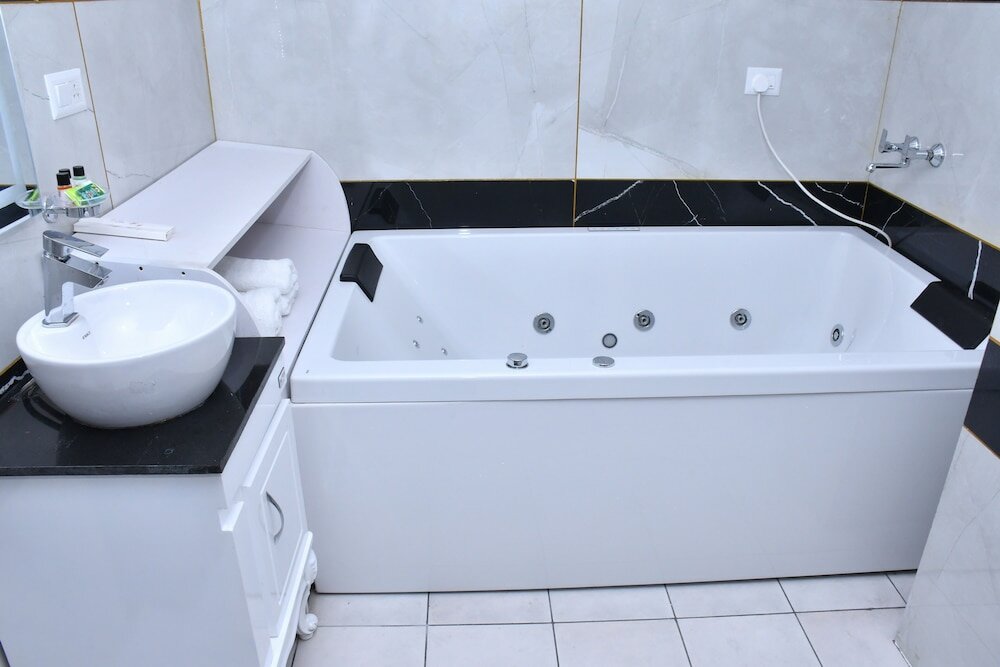 Фото Hotel The Crown