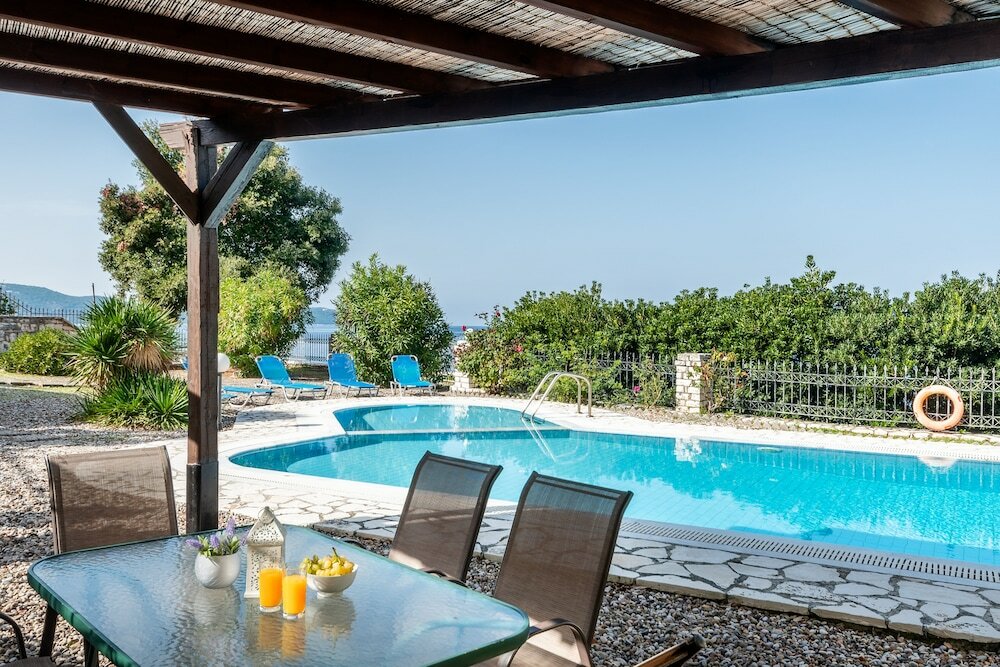 Фото Four-Bedroom Villa Alexandros by Konnect, Private Pool & SeaView