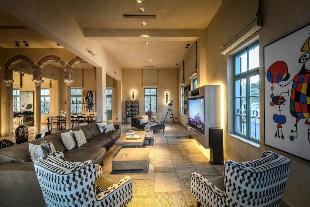 Фото Classical Spacious 3br apartment