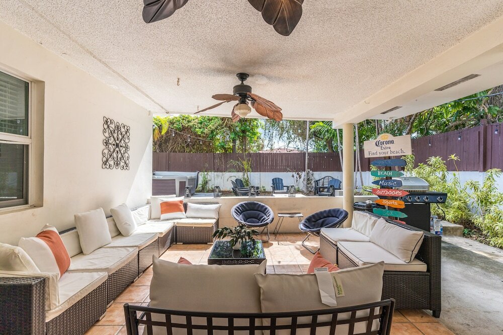 Фото Chateau Michael Luxury Brickell Villa with Pool