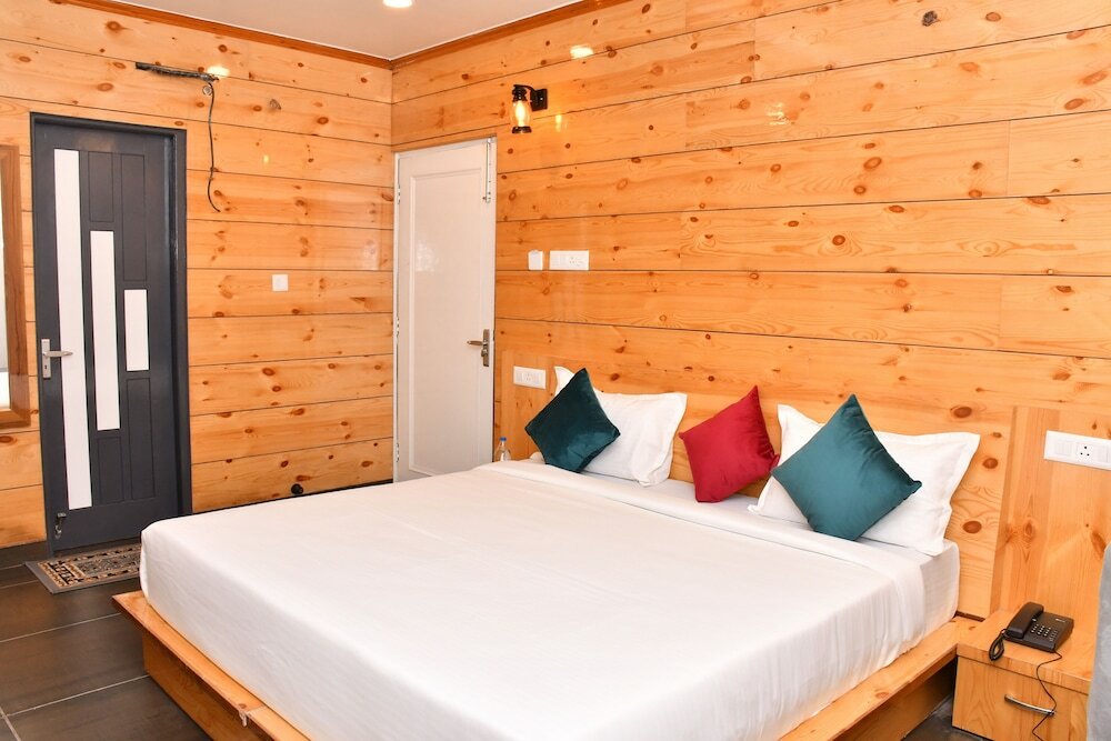 Фото Hotel The Crown