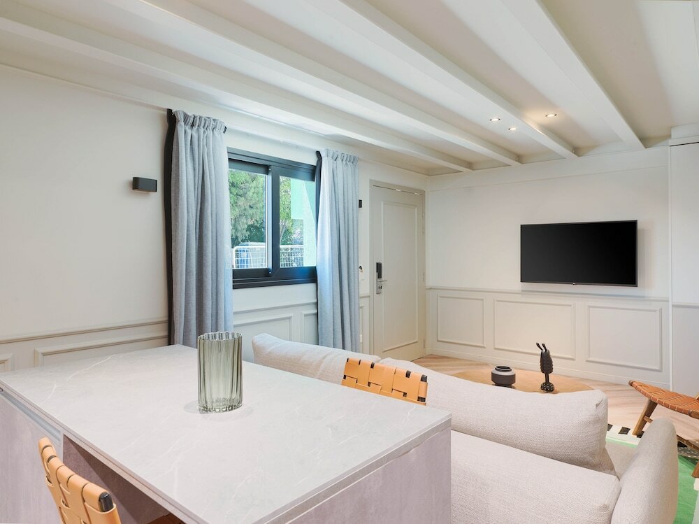 Фото Liv The City Suites