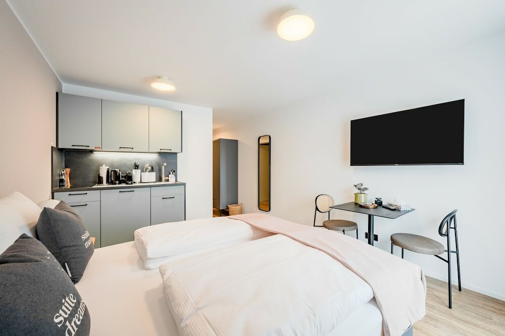 Фото Limehome Metzingen Wilhelmstr