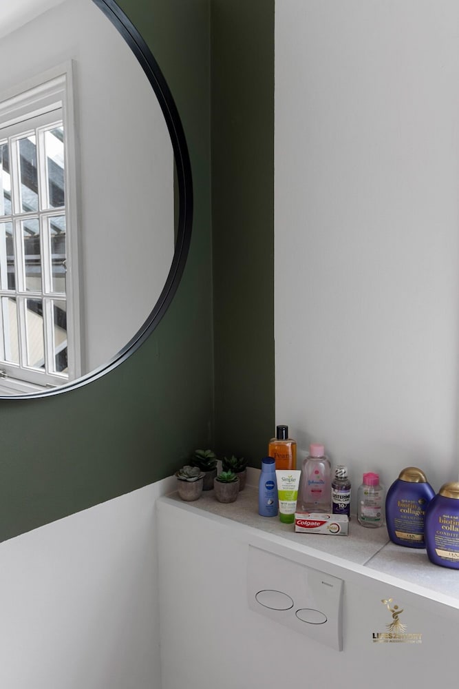 Фото Luxe Courtyard Apt - Exeter City Centre