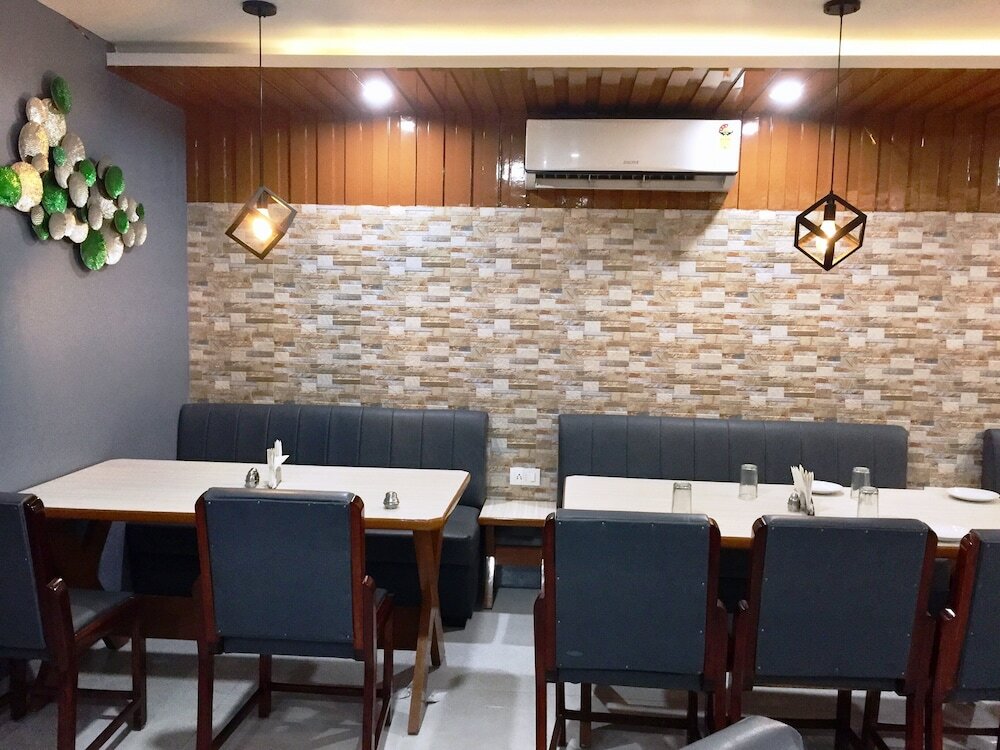 Фото Hotel Satkar