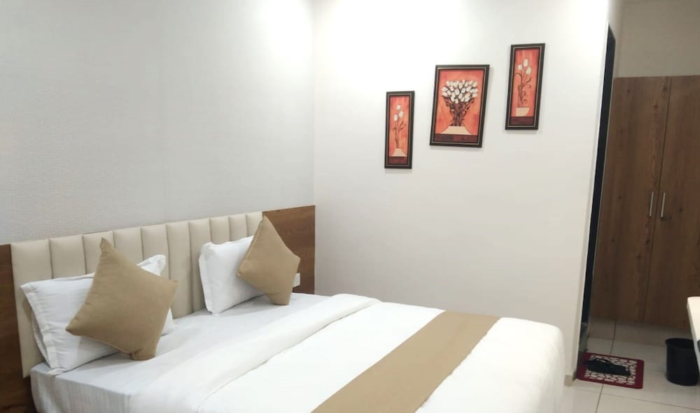 Фото Hotel M D Residency Anand