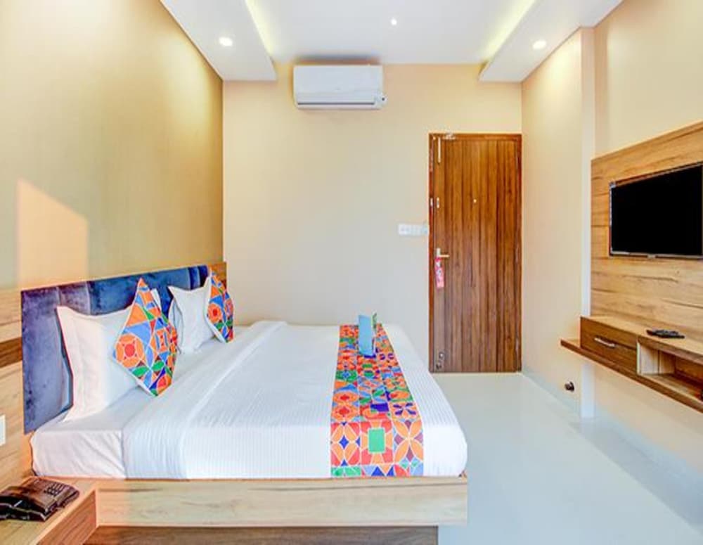 Фото FabHotel 7th Crossing