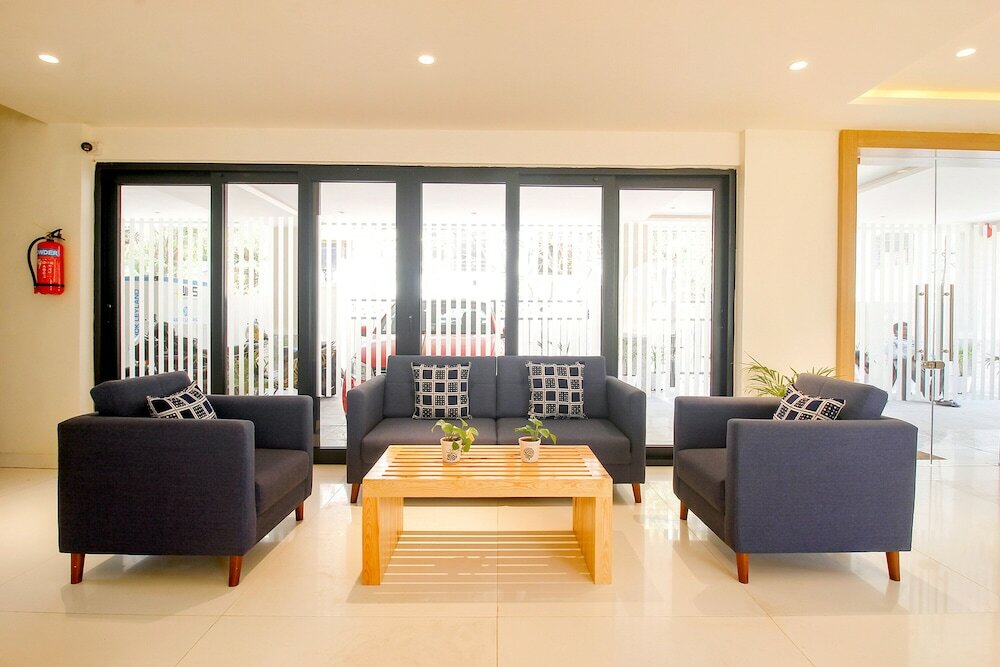 Фото Fabhotel Western Suites