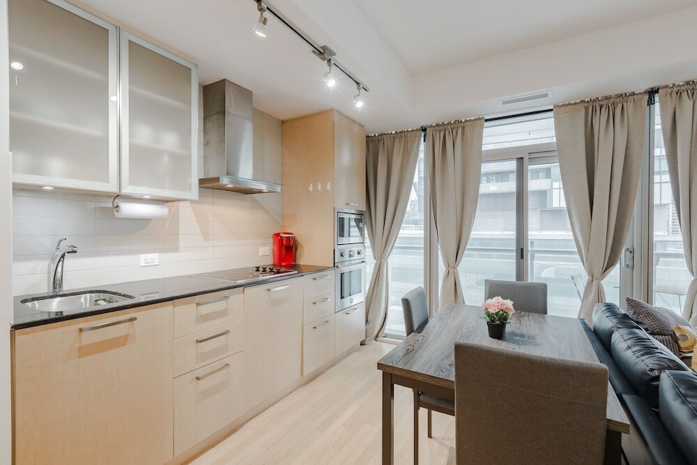 Фото Sterling Suites - Financial District