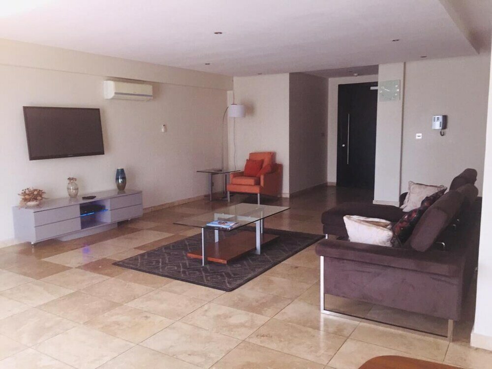 Фото Euneva Court Townhouses - Bentley Place