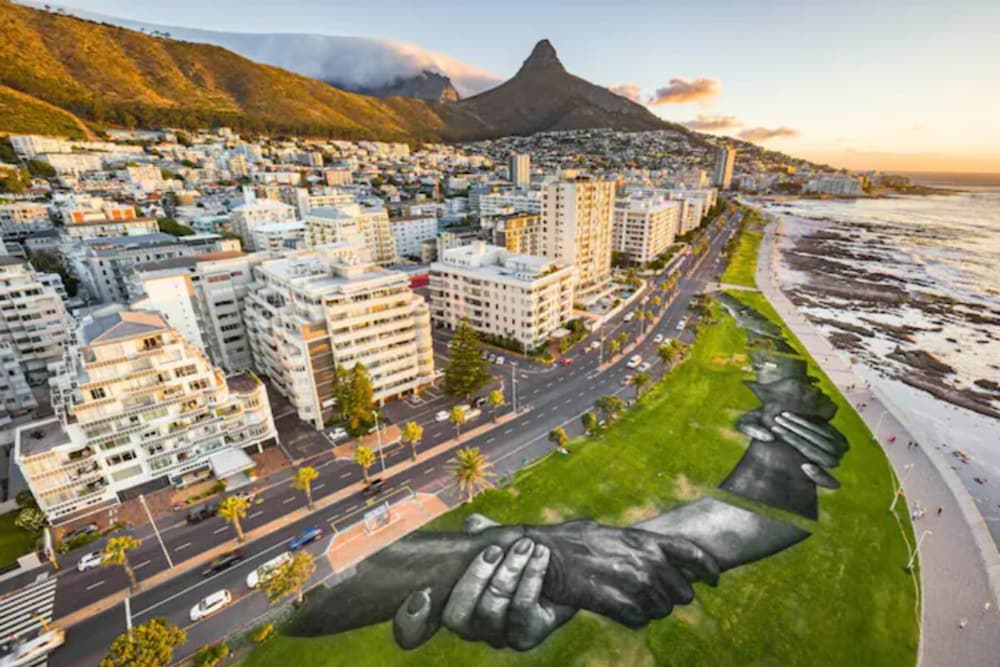 Фото Colourful and Cosy Studio Apartment in Newlands