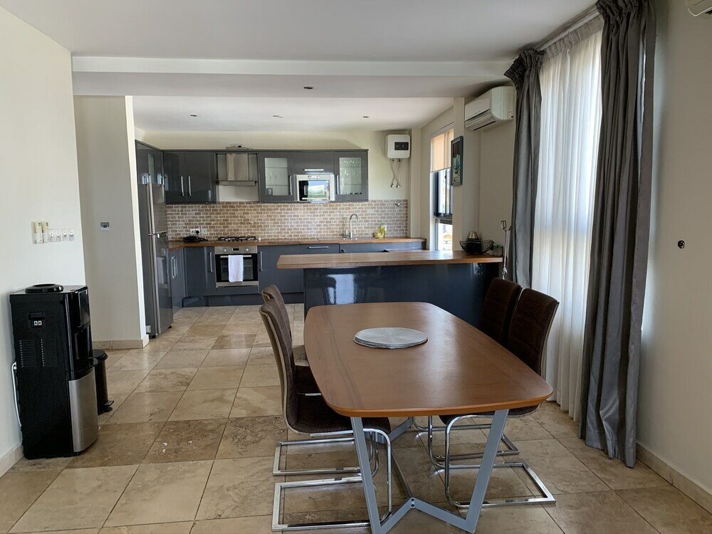 Фото Euneva Court Townhouses - Bentley Place