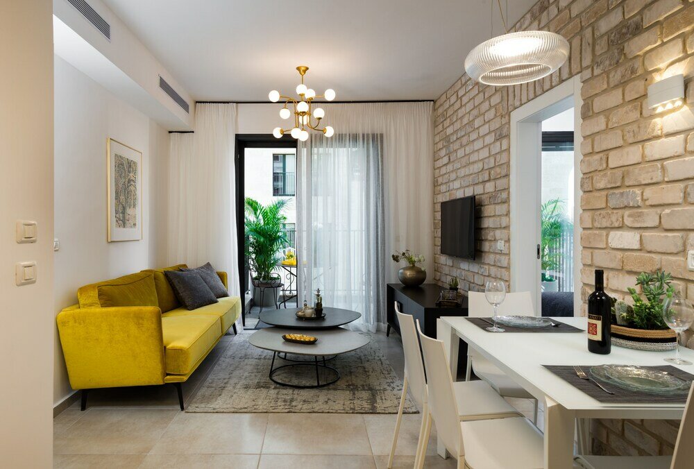 Фото Contemporary & Texture-Rich Hideaway