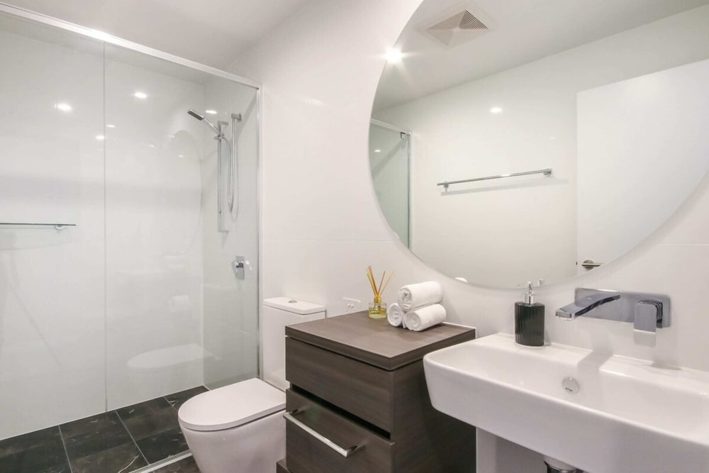 Фото Luxurious 2 Bedroom Brand New Apartment With Amazing Hinterland Views